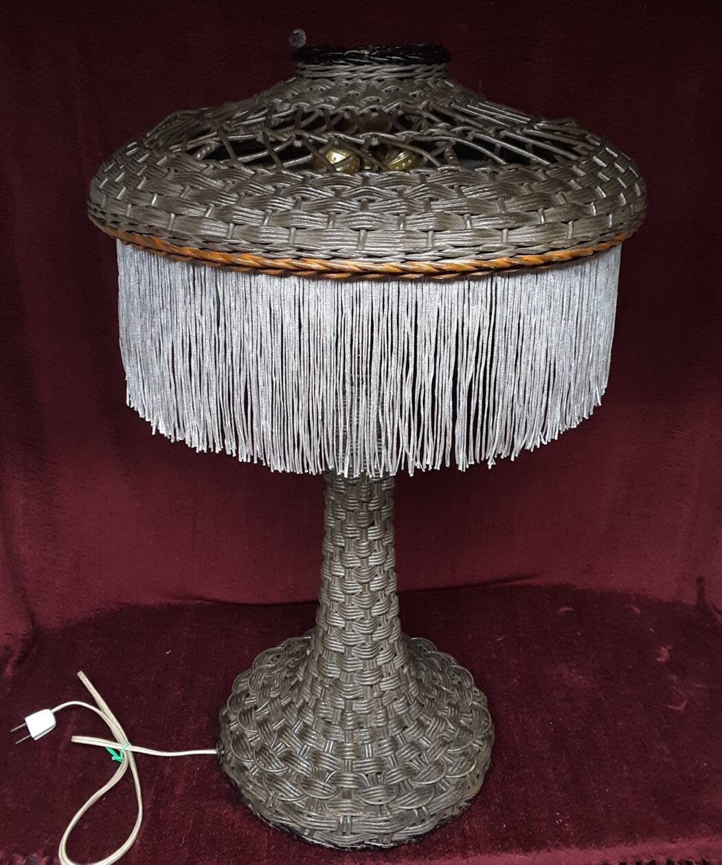 Antique wicker cheap lamp