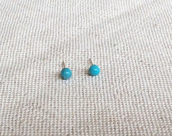 Pendientes de turquesa en plata de ley, pendientes diminutos de turquesa, pendientes pequeños de turquesa, pendientes de turquesa de 4 mm, GSE12