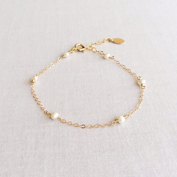 Dainty Pearl Bracelet, Pearl Bracelet Gold, Pearl Bracelet Bridesmaid, Dainty Gold Bracelet, Freshwater Pearl Bracelet, White Bracelet GB6B6