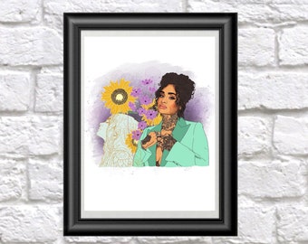 Puede incluir: Una ilustración digital de una persona con cabello oscuro que lleva una chaqueta verde claro y un collar de oro. La persona está rodeada de flores moradas y un girasol.