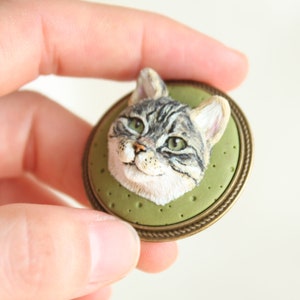Custom Cat Portrait Brooch: Handmade Polymer Clay Pet Jewelry