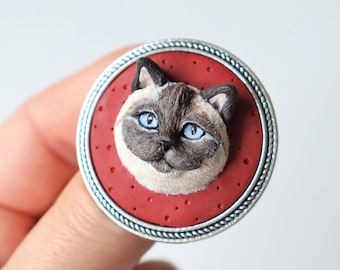 Personalized Cat Brooch: Custom Polymer Clay Pet Portrait