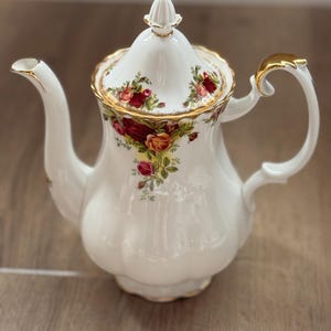 Elegant Royal Albert “Old Country Roses” Bone China Coffee Pot