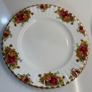 Royal Albert Old Country Roses Dinner Plate – 26.5cm – 1st Quality Bone China – Made in England – Floral Gold Trim