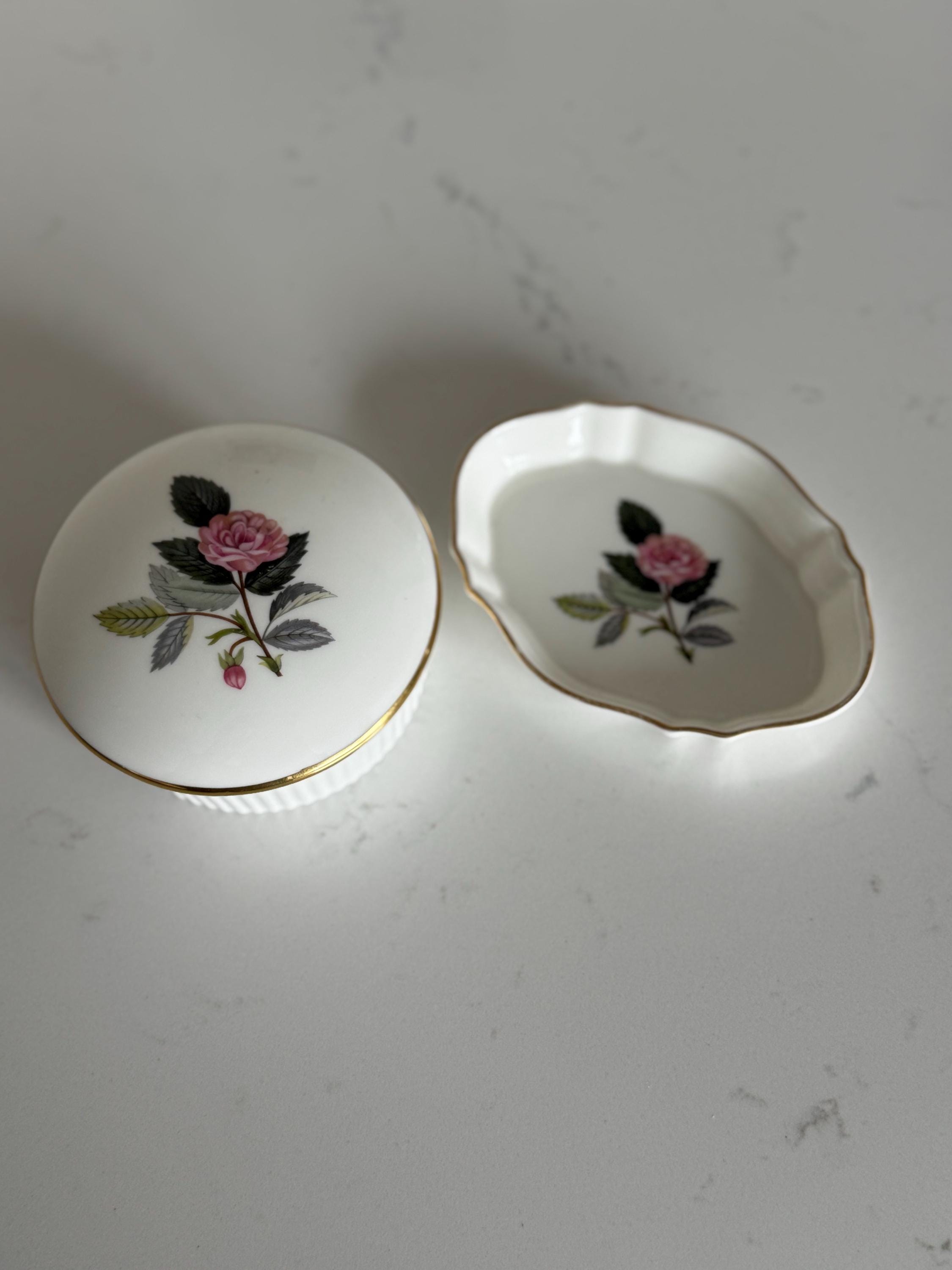 HATHAWAY ROSE 〜〜 Wedgwood 18-Piece Tea Service - 'Hathaway Rose' Collection – SOSC Home