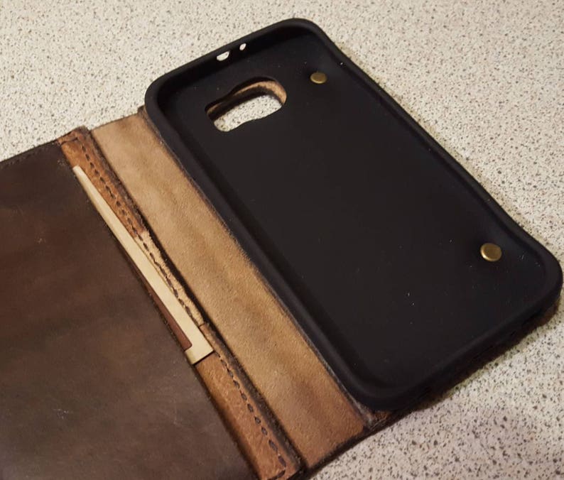 Smartphone flip case with single space for notes and receipts made in the UK using British leather image 4