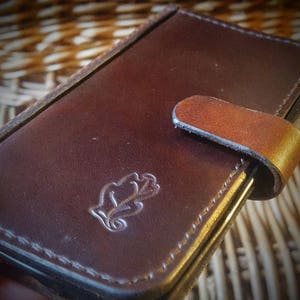 Smartphone flip case with single space for notes and receipts made in the UK using British leather image 1