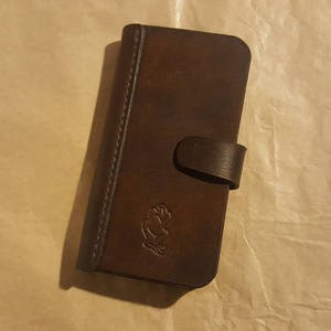 Smartphone flip case with single space for notes and receipts made in the UK using British leather image 6