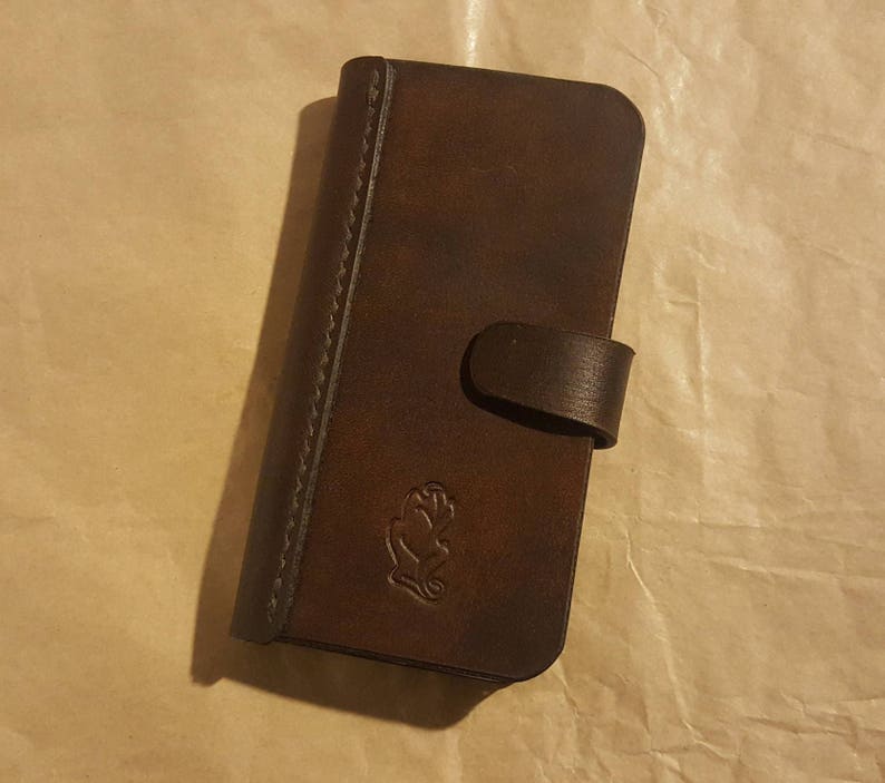 Smartphone flip case with single space for notes and receipts made in the UK using British leather image 6