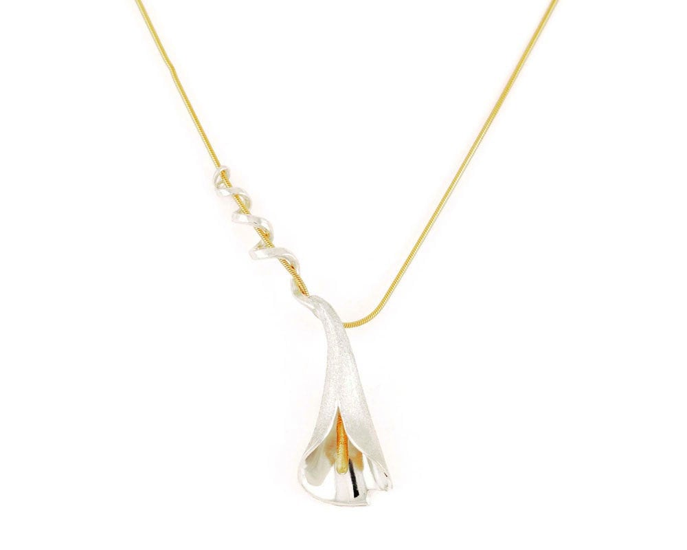 Pendentif fleur de calla en argent, symbole de pureté et fleur porte-bonheur, pendentif florale, cadeau pour elle