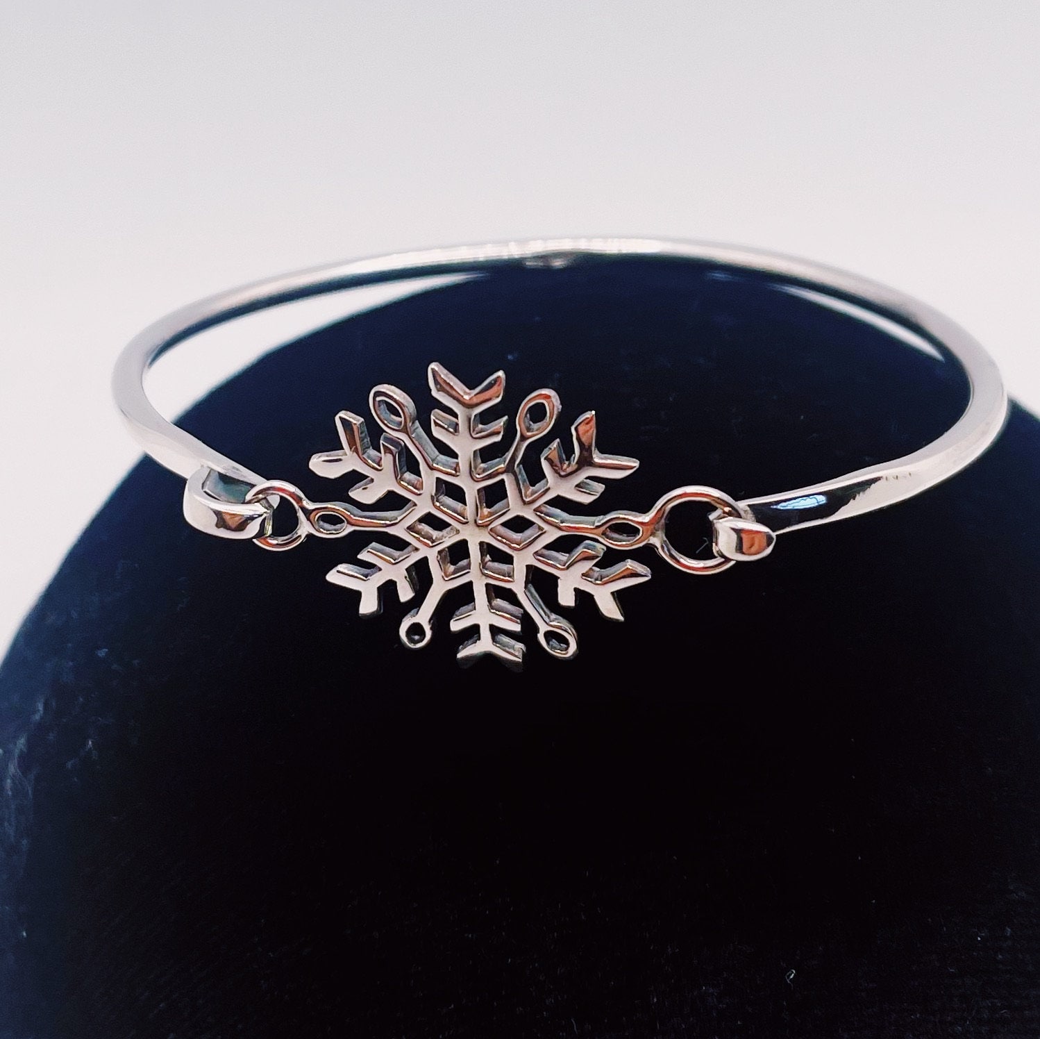 Bracelet Flocon de neige, bracelet flocon ajouré en argent, souvenir de noel, bijou délicat pour les amoureux de l'hiver, cadeau pour elle