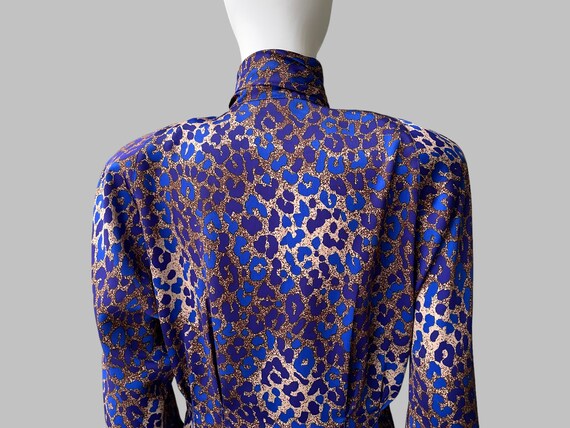 80’s Satin Printed Blouse w/ Shoulder Pads & Tail… - image 6