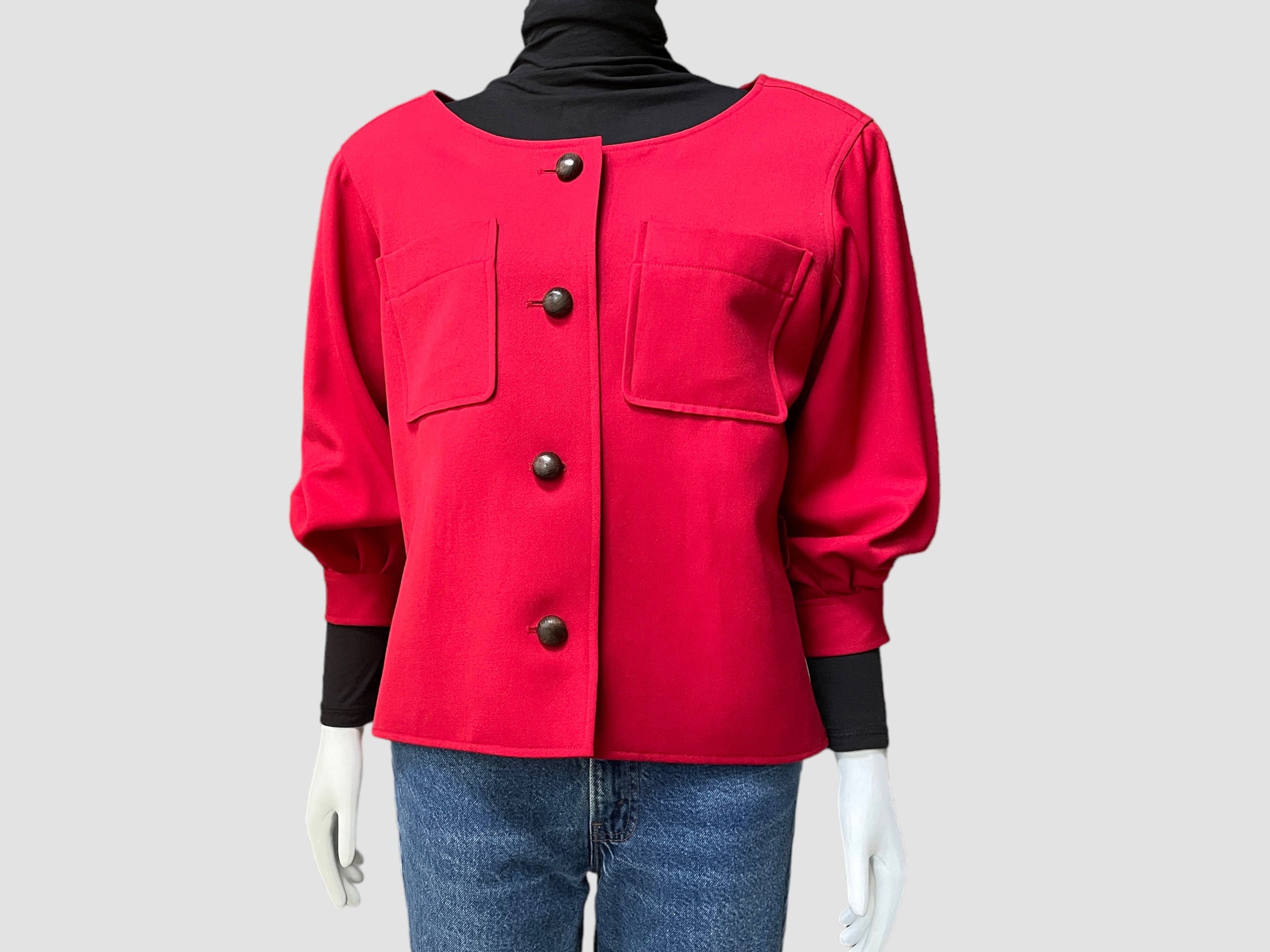 美品 イヴサンローラン ステッチ ボタン ニットジャケット ノーカラー レッド 美品 イヴサンローラン ステッチ ボタン ニットジャケット ノーカラー