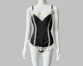 1980’s Black and Cream Lace Nylon Teddy with Sweetheart Neckline & Peplum Trim in Size Small