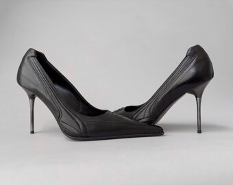 Anni '00 Gianmarco Lorenzi Taglia 7 Décolleté con punta a punta in pelle nera / Tacchi di design italiano con Stilletto in metallo in condizioni pari al nuovo