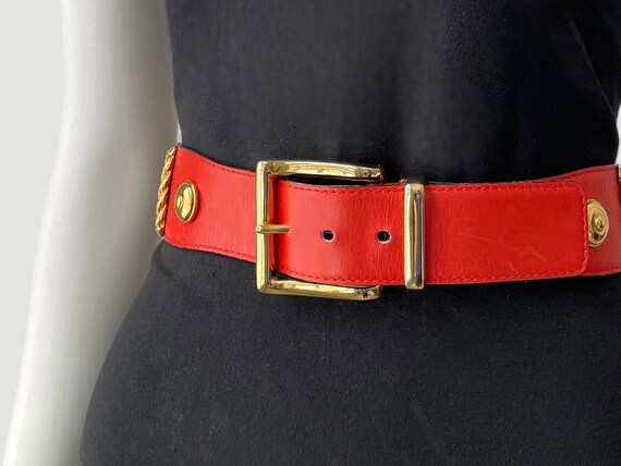 80s Escada Red Leather Belt: Chunky Gold Hardware, XS Waist  display picture 2