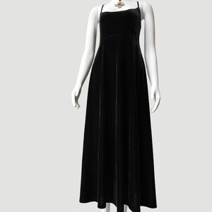 90's DKNY Black Velvet Slipdress with Built-in Bodysuit Gothic Strappy Midi Length Winter Cami Dress Gothcore Ballerinacore Grunge imagem 2