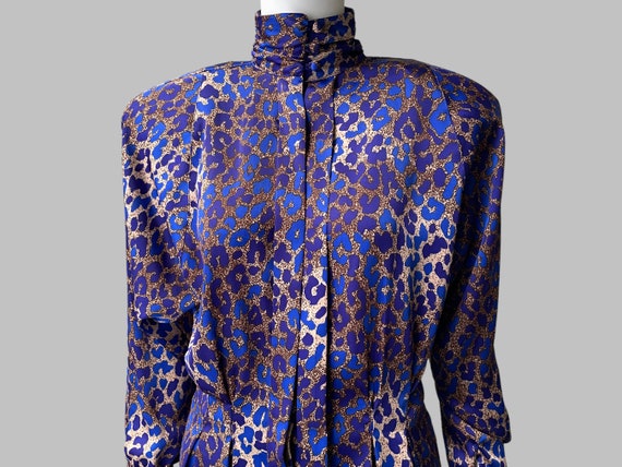 80’s Satin Printed Blouse w/ Shoulder Pads & Tail… - image 8