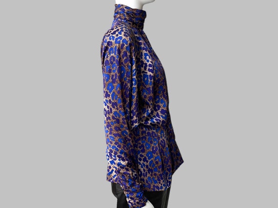 80’s Satin Printed Blouse w/ Shoulder Pads & Tail… - image 4