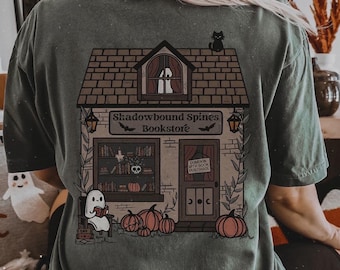 Spooky Bookstore Comfort Colors Tee: Halloween Bokmalskjorta