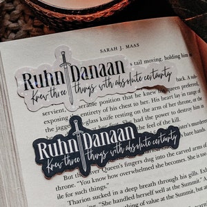 Sticker Ruhn Danaan Knew Three Things Crescent City / Sarah J Maas / SJM / Holographique / Merch livresque / Stickers Kindle / Booktok / HOSAB
