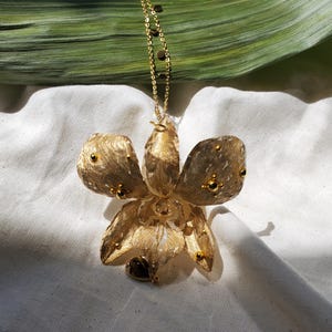 Real Orchid Flower Necklace – Nature-Inspired Resin Pendant – Handmade Botanical Gift