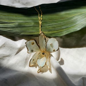 Real Orchid Flower Necklace – Nature-Inspired Resin Pendant – Handmade Botanical Gift