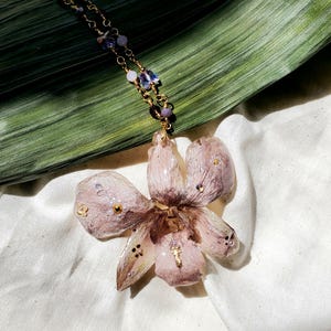 Real Orchid Flower Necklace – Nature-Inspired Resin Pendant – Handmade Botanical Gift