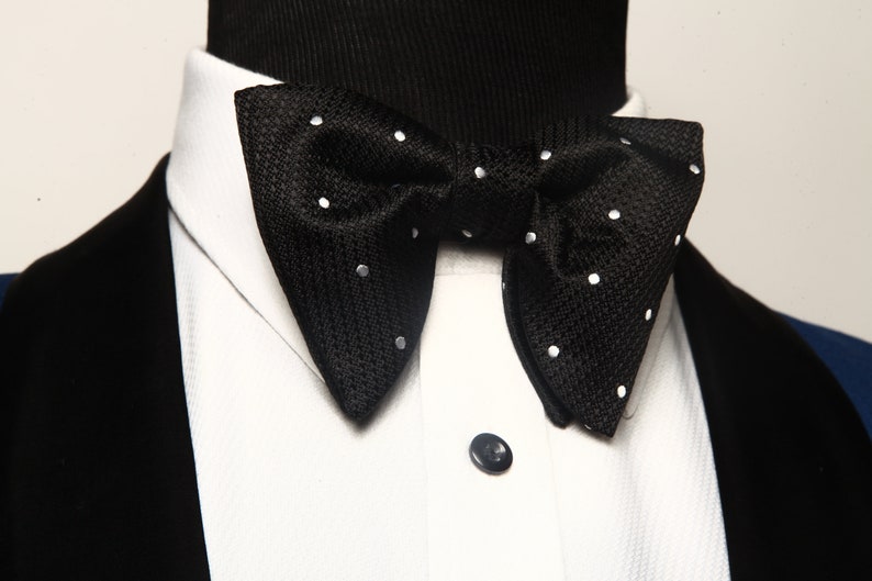 Pre-Tied Silk Bowtie Butterfly bowtie Bowtie Silk Bow tie Wedding bowtie