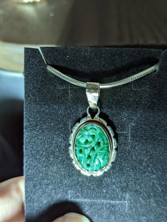 1970s Carved Jade Pendant Necklace - image 1