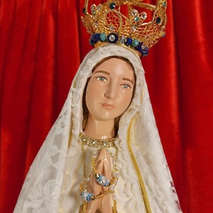 26" Nuestra Señora de Fátima con corona de joyas de metal/bañada en oro Virgen Peregrina