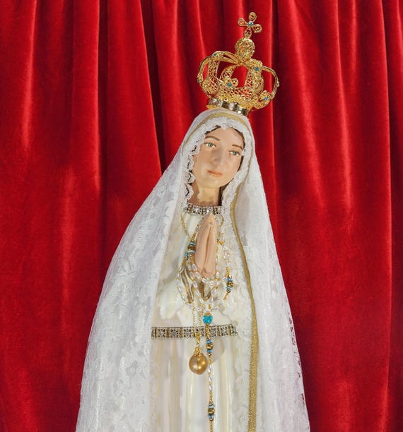 26" Our Lady of Fatima/Pilgrim Virgin with gold plated/metal jeweled crown