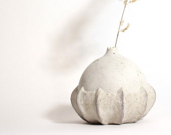 Unique concrete vase, raw texture cement vase, hand-forming concrete decoration