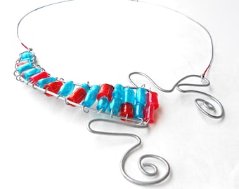 Verdrahtete Halsketten mit handgemachte Perlen Halskette aus upcycled Plastikflasche, Draht gewickelt Schmuck Abstrakte Halskette