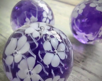 Sweet Daisy collector marbles, 16mm OR 22mm purple marbles w/white flower, purple collector marble, handmade glass marble, purple glass