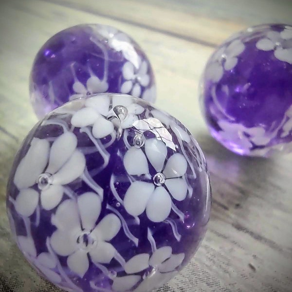 Sweet Daisy collector marbles, 16mm OR 22mm purple marbles w/white flower, purple collector marble, handmade glass marble, purple glass