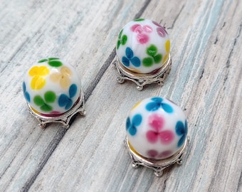 Daisy collector marbles, 16mm size white with flowers marbles ,target size collector marble, handmade glass marble