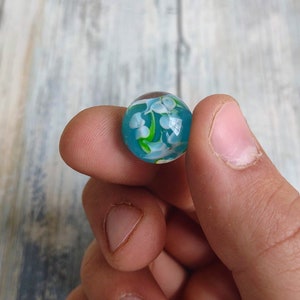 Hibiscus collector marbles, 16mm size turquoise blue marbles with white flower, regular size collector marble, handmade glass marble