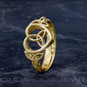 Celtic Knot Heart Ring: Gold Irish Wedding Band