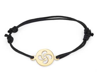 Pulsera Lauburu Laton Chapado Oro con cordon ajustable,  Pulsera Vasca Cordón Negro, Joyas vascas, Euskal lauburu eskumuturrekoa /001404P