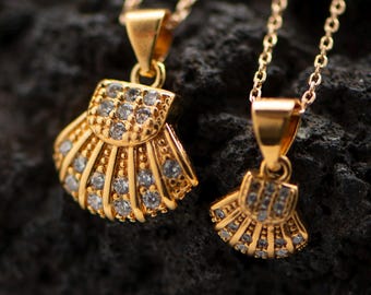 Collar Colgante Concha Camino Santiago Chapado Oro 18K y Circonita | Cadena Incluida | Joya Peregrino, Santiago de Compostela regalo.