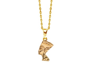 Nefertiti pendant in gold plated 18k, chain included as a gift. Nefertiti necklace from ancient Egypt, amulet of beauty and elegance.