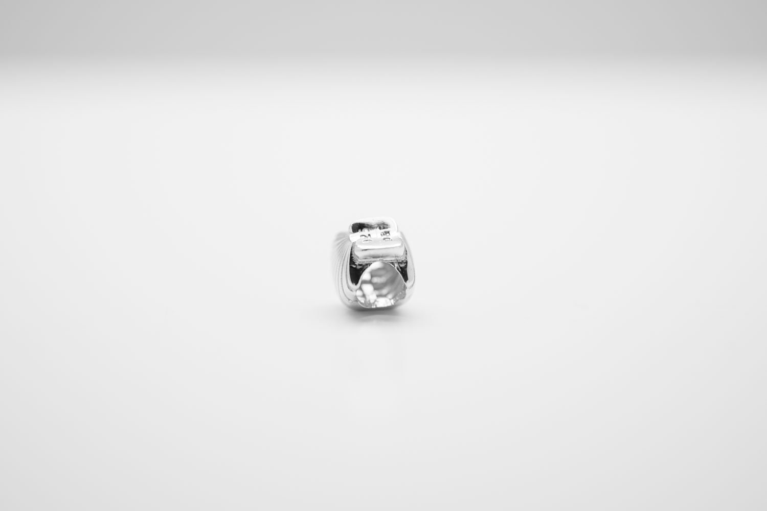 915733_6