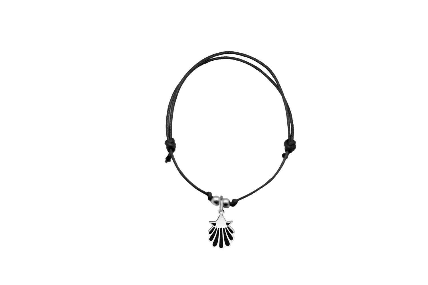 Bracelet Shell of Camino de Santiago in silver and black enamel, with cord. Handmade. Different cord colors available.