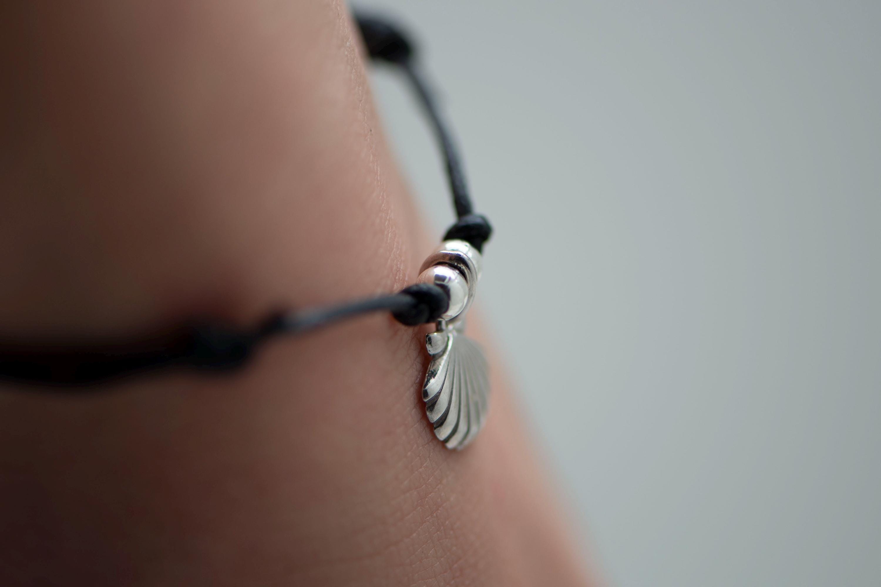 Bracciale In Argento 925 Con Ciondolo Conchiglia Pellegrino – Cammino Di Santiago – Cordino Regolabile – 10 Mm – Colori Blu, Nero, Viola