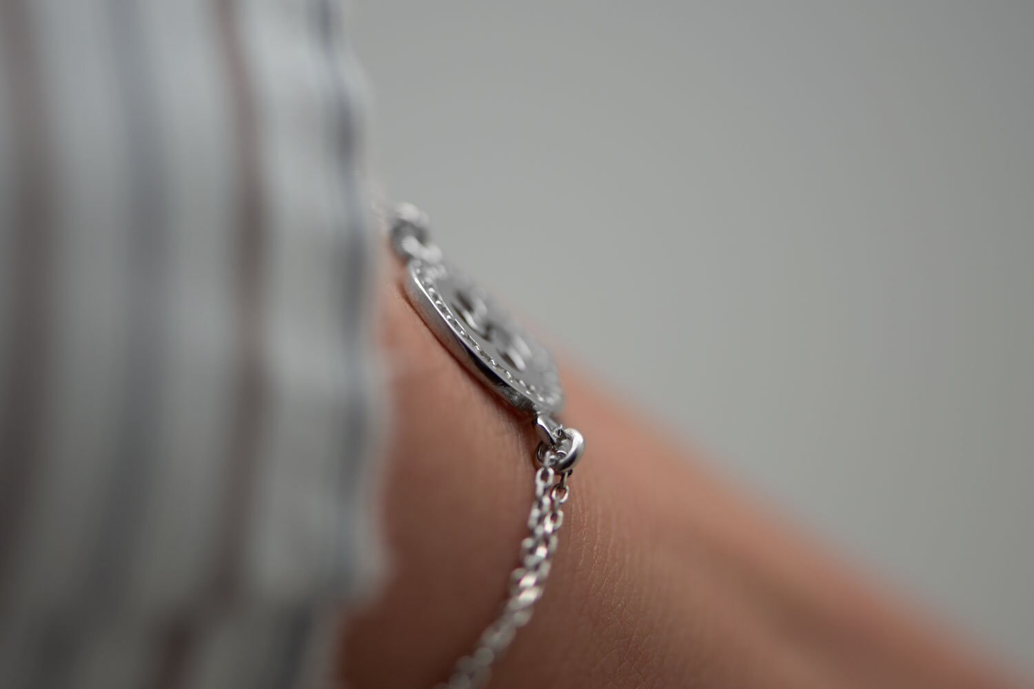 Ciondolo Lauburu in argento Sterling e zirconi cubici. Collana basca. Catena inclusa come regalo. Collana Lauburu, croce basca in argento. - Italia