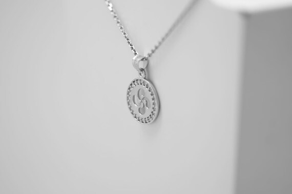 Collana con ciondolo Lauburu placcato oro 18k e zirconi multicolori / Catena inclusa / Gioiello artigianale, simbolo di protezione, croce basca - Italia