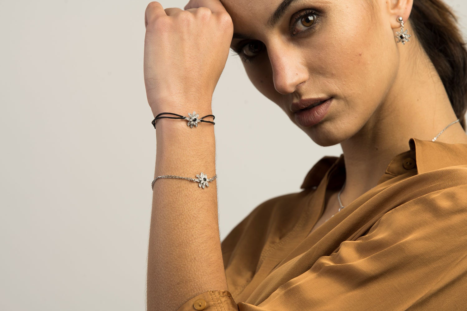 Orecchini Talisman In Argento 925 Placcato Oro 18kt - Eguzkilore Fiore Basco, 12 Mm, Bicolore, Fatto A Mano
