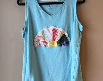 Bloques de colcha vintage con diseño de abanico de la abuela aplicados en una camiseta sin mangas XL (azul).