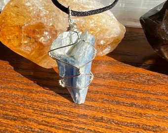 Collier en cyanite pour un alignement avec l'énergie universelle